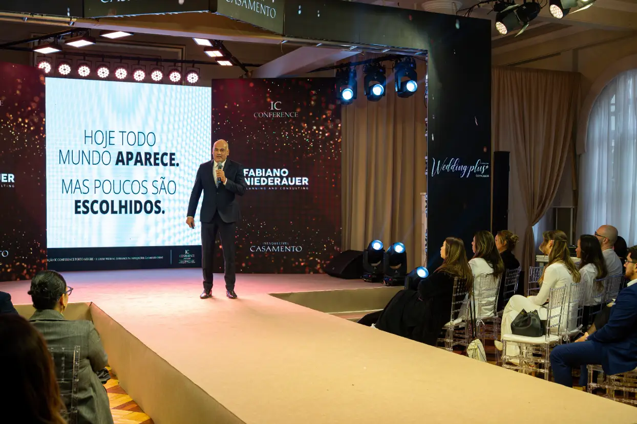 Palestra no palco do IC Conference